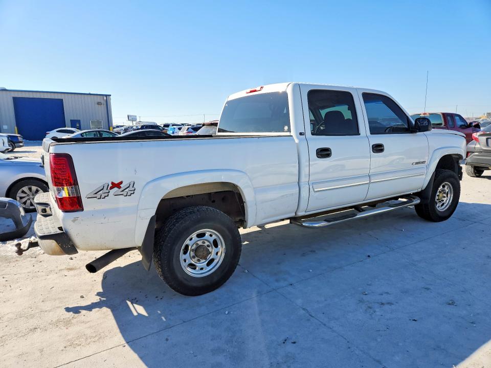 Photo 3 from auction – 2004 CHEVROLET SILVERADO with VIN 1GCHK23UX4F108765