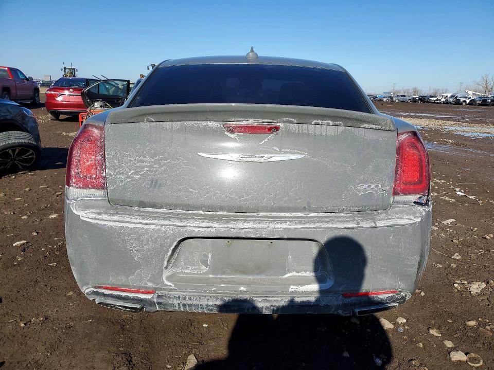 Photo 6 from auction – 2018 CHRYSLER 300 with VIN 2C3CCABG0JH140412
