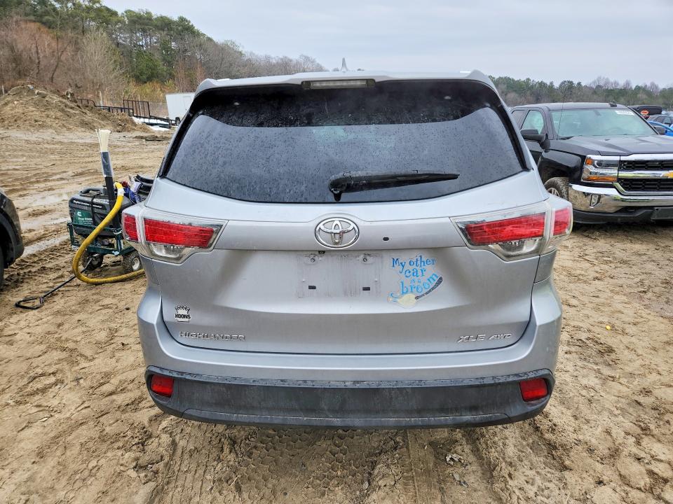 Photo 6 from auction – 2014 TOYOTA HIGHLANDER with VIN 5TDJKRFH5ES062420