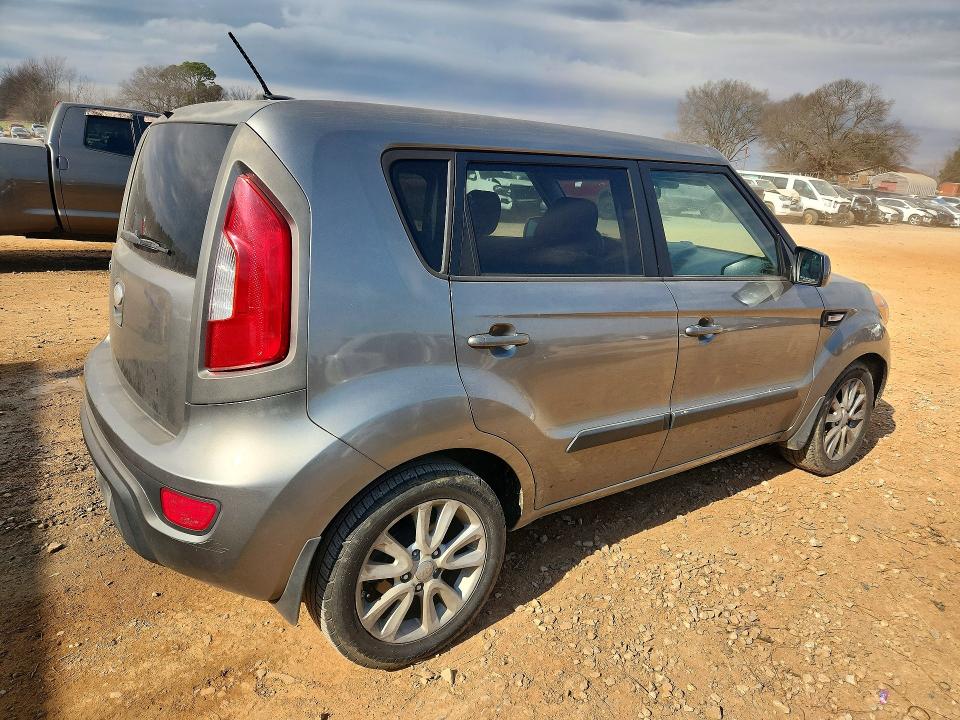 Photo 3 from auction – 2013 KIA SOUL with VIN KNDJT2A57D7627454