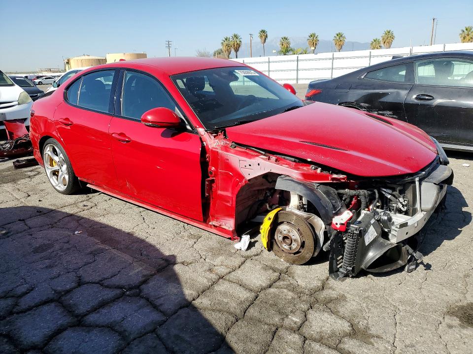 Photo 4 from auction – 2018 ALFA ROMEO GIULIA with VIN ZARFAEAV0J7584090