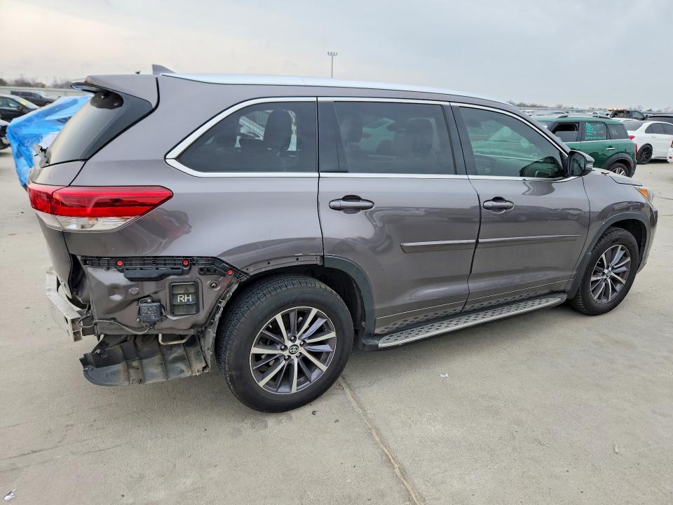 Photo 3 from auction – 2017 TOYOTA HIGHLANDER with VIN 5TDKZRFH1HS508244