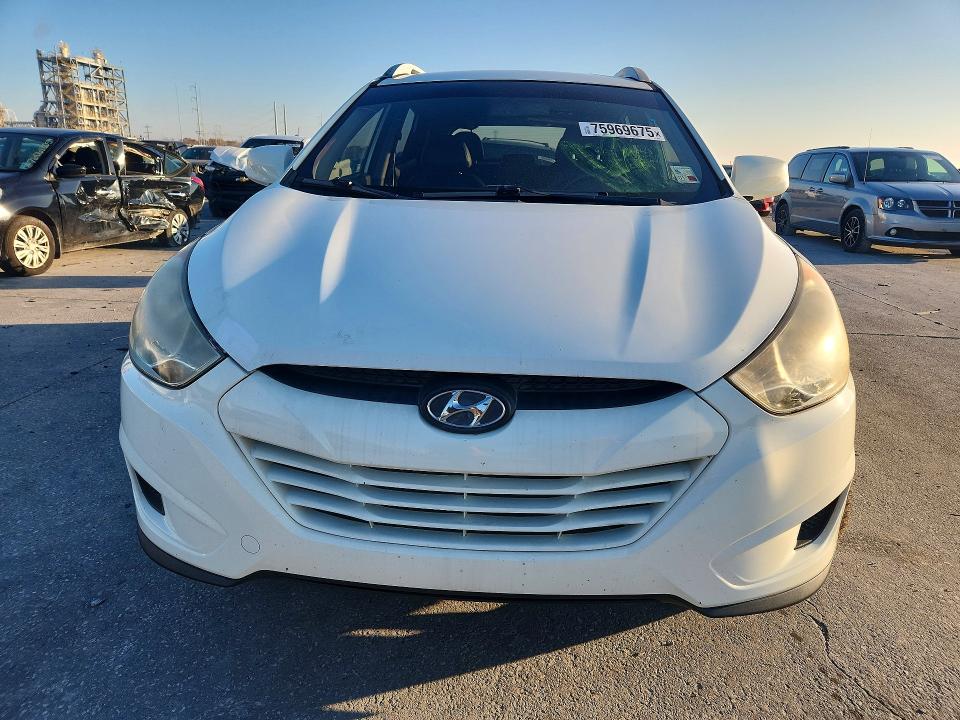 Photo 5 from auction – 2011 HYUNDAI TUCSON GLS with VIN KM8JU3AC5BU299074