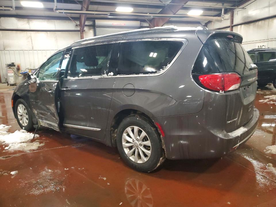 Photo 2 from auction – 2017 CHRYSLER PACIFICA with VIN 2C4RC1BG4HR654144