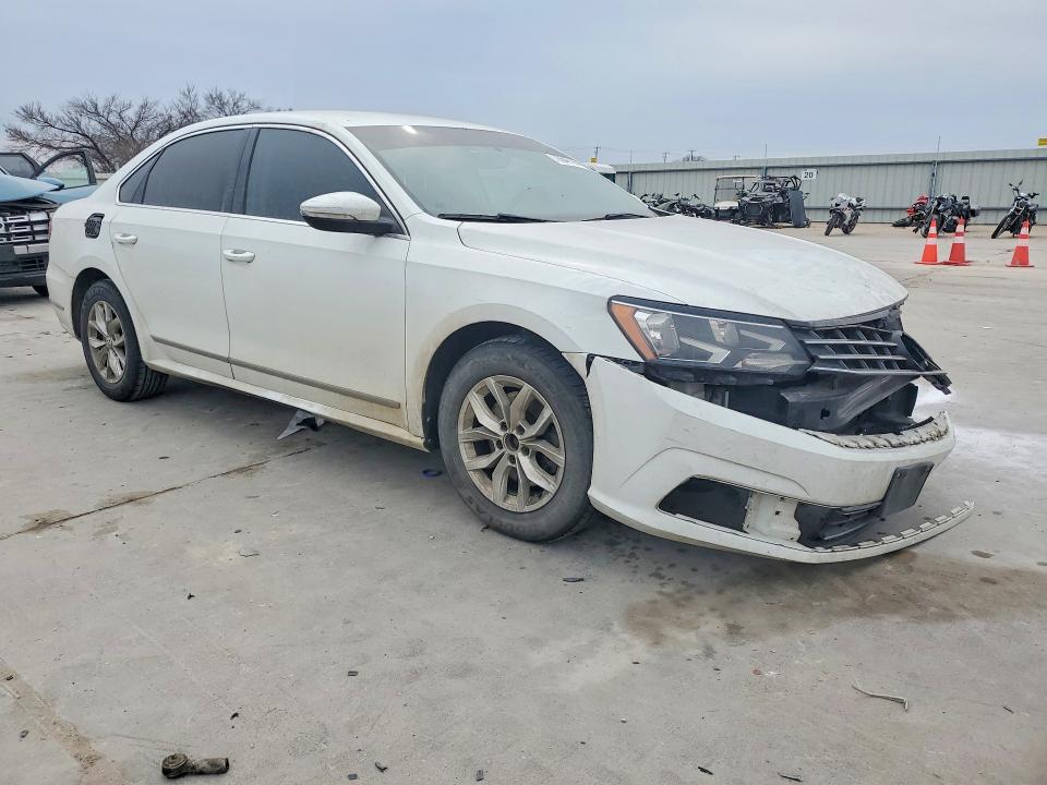 Photo 4 from auction – 2017 VOLKSWAGEN PASSAT with VIN 1VWAT7A30HC043273