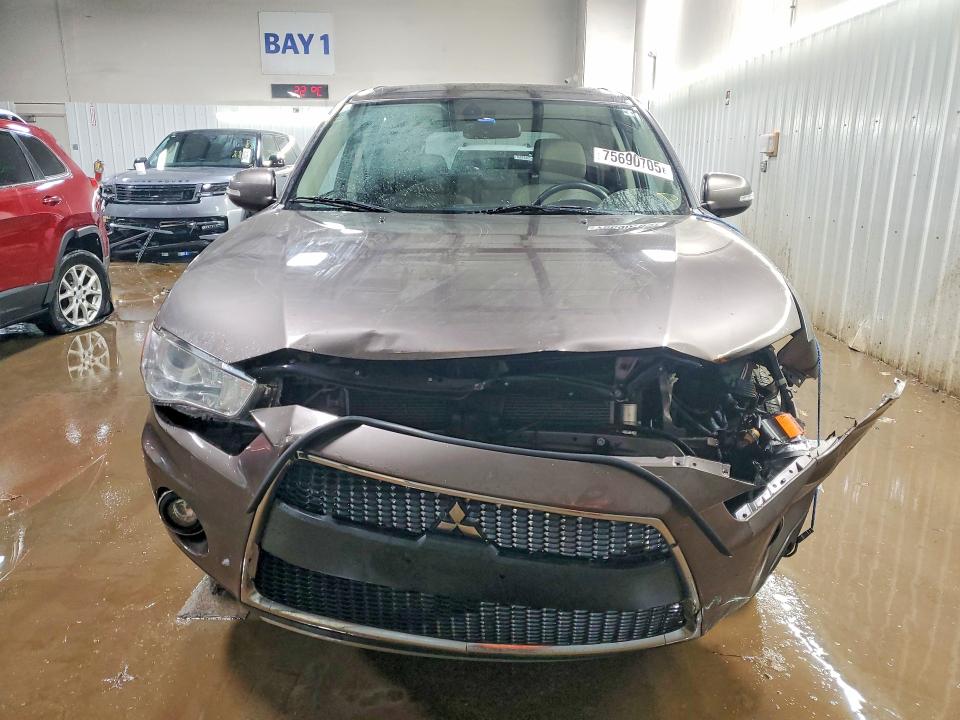Photo 5 from auction – 2011 MITSUBISHI OUTLANDER with VIN JA4JT5AXXBU019813