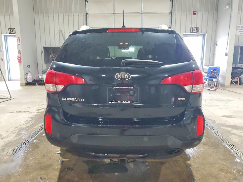 Photo 6 from auction – 2014 KIA SORENTO LX with VIN 5XYKTCA61EG469720