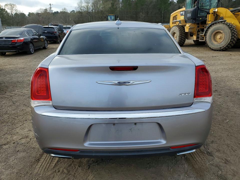 Photo 6 from auction – 2015 CHRYSLER 300 with VIN 2C3CCAAG0FH810470