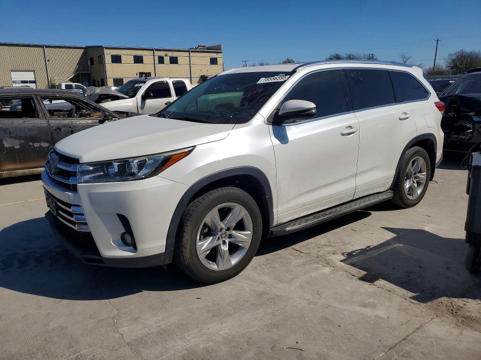 TOYOTA HIGHLANDER 2017 مع رقم تعريف المركبة 5TDYZRFH0HS214988 - صورة من المزاد