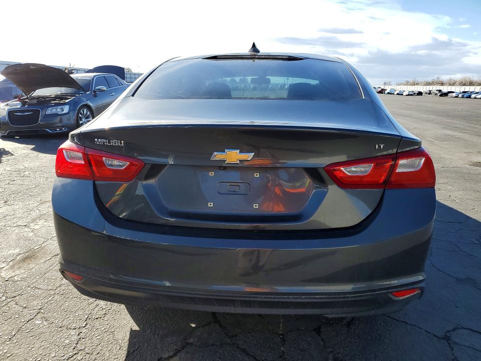 Photo 6 from auction – 2018 CHEVROLET MALIBU LT with VIN 1G1ZD5ST5JF256562
