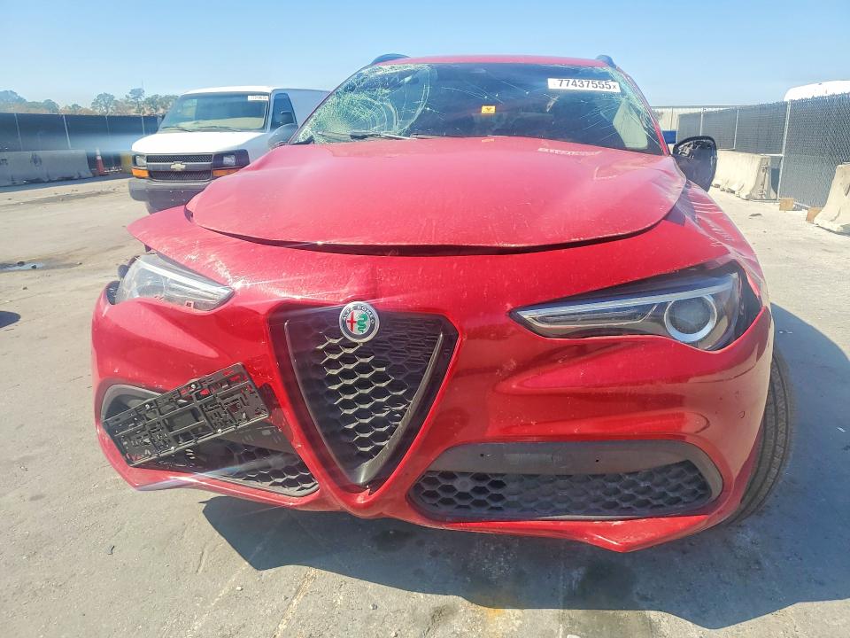 Photo 5 from auction – 2021 ALFA ROMEO STELVIO with VIN ZASPAJAN3M7C98236