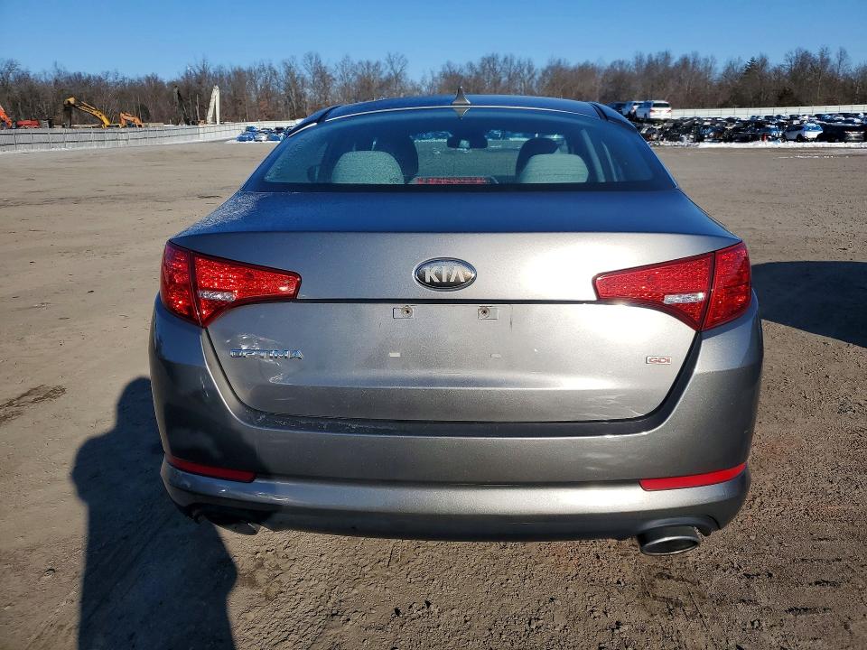 Foto 6 de la subasta – 2013 KIA OPTIMA LX con VIN 5XXGM4A79DG181853