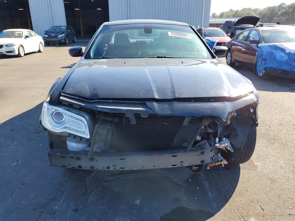 Foto 5 de la subasta – 2015 CHRYSLER 300 LIMITE con VIN 2C3CCAAG3FH898494