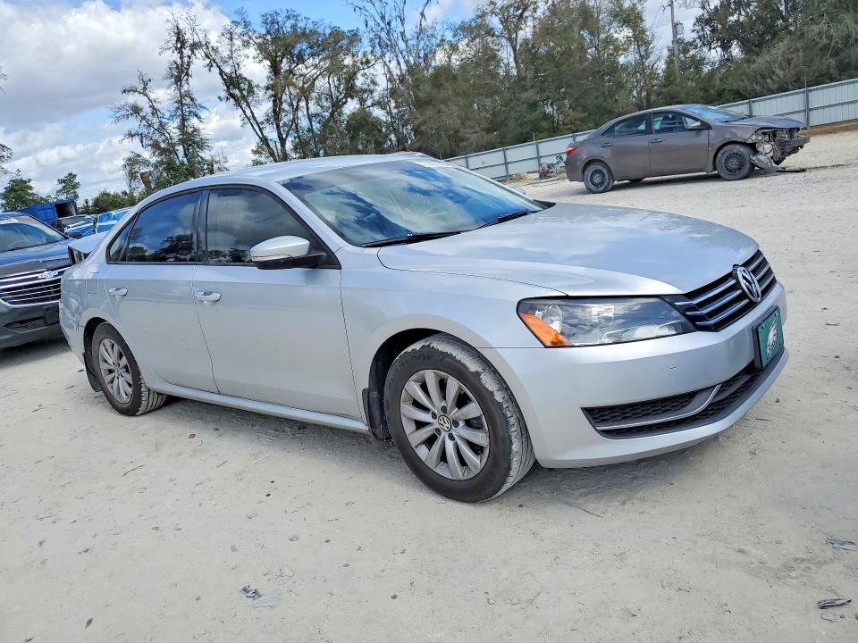 Photo 4 from auction – 2014 VOLKSWAGEN PASSAT with VIN 1VWAP7A3XEC003279