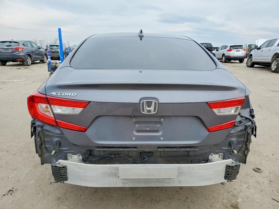 Photo 6 from auction – 2018 HONDA ACCORD with VIN 1HGCV1F52JA027477