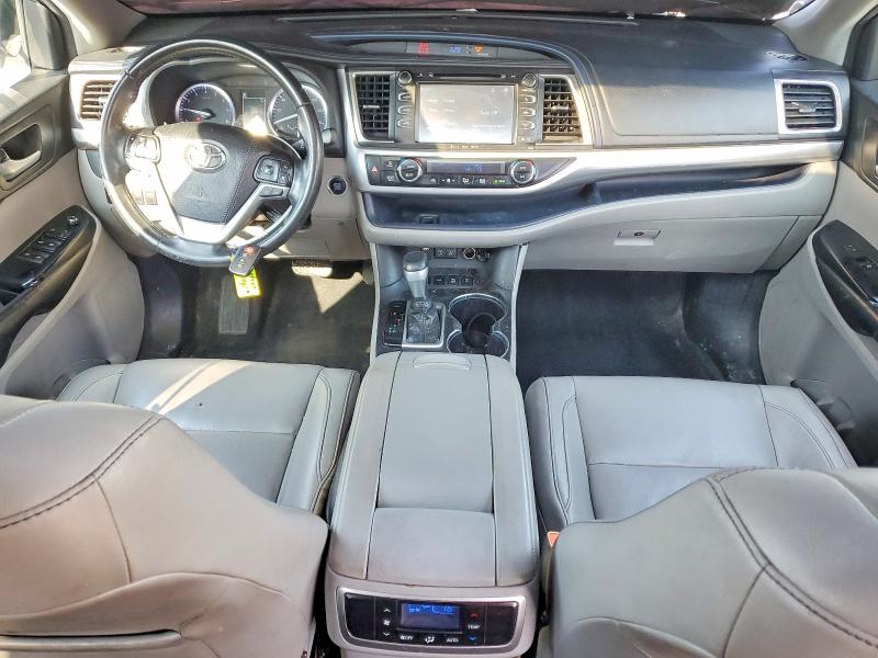 Photo 8 from auction – 2018 TOYOTA HIGHLANDER with VIN 5TDJZRFH8JS559516