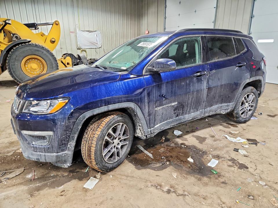 JEEP COMPASS 2017 with VIN 3C4NJCBB2HT690691 - Photo from auction