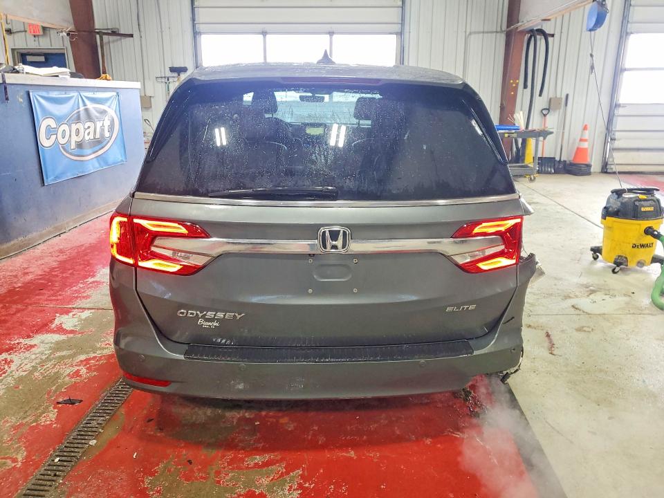 Photo 6 from auction – 2018 HONDA ODYSSEY with VIN 5FNRL6H93JB010058