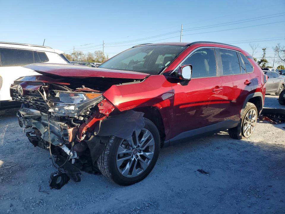 TOYOTA RAV4 2021 مع رقم تعريف المركبة 2T3C1RFV9MW152653 - صورة من المزاد