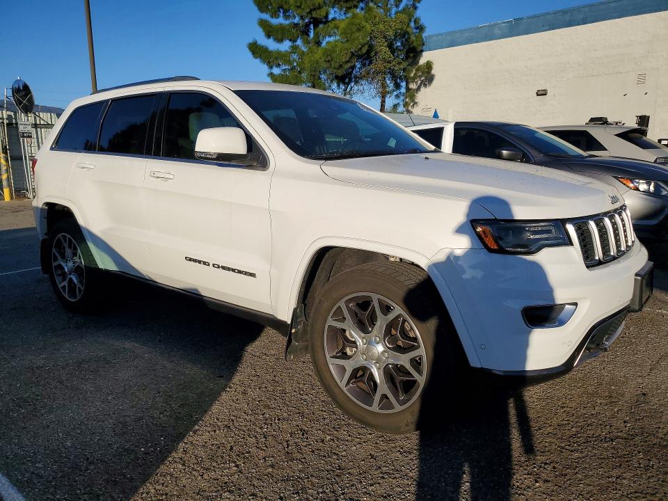 Photo 4 from auction – 2018 JEEP GRAND CHER with VIN 1C4RJFBM4JC374201