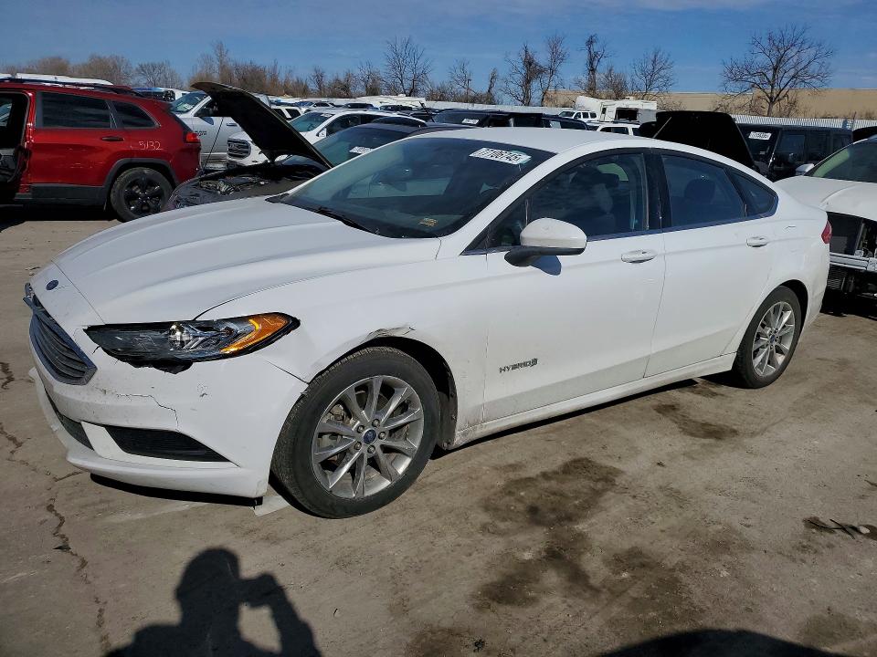 FORD FUSION 2017 con VIN 3FA6P0LU9HR355092 - Foto de la subasta