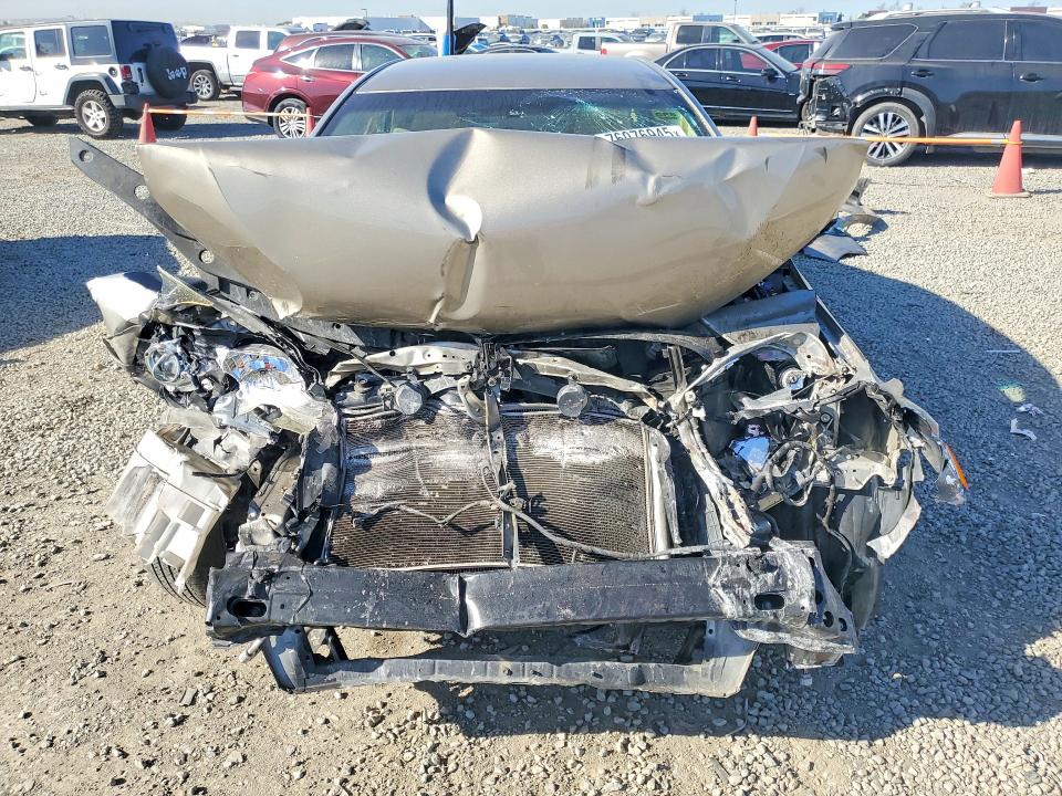 Photo 5 from auction – 2016 TOYOTA CAMRY with VIN 4T4BF1FK0GR563303