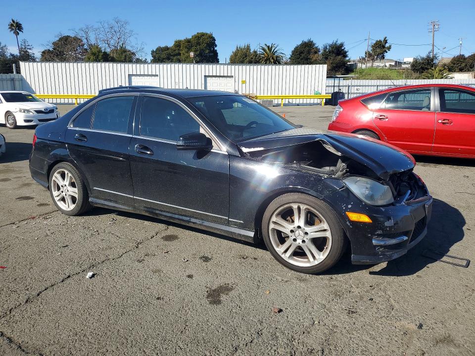 Photo 4 from auction – 2013 MERCEDES-BENZ C with VIN WDDGF4HB7DA796570
