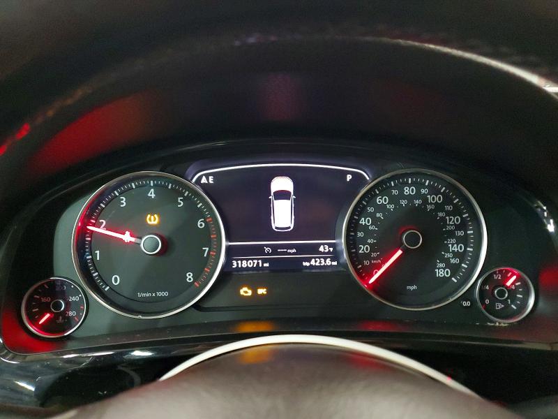 Photo 9 from auction – 2013 VOLKSWAGEN TOUAREG with VIN WVGEF9BPXDD002481
