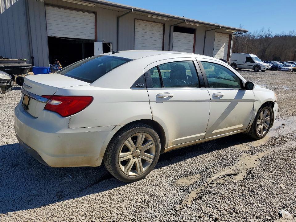 Photo 3 from auction – 2013 CHRYSLER 200 with VIN 1C3CCBBB6DN516388