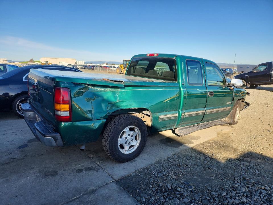 Photo 3 from auction – 2000 CHEVROLET SILVERADO with VIN 2GCEC19T9Y1146512