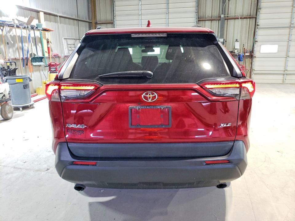 Photo 6 from auction – 2019 TOYOTA RAV4 XLE with VIN 2T3W1RFV7KW010179