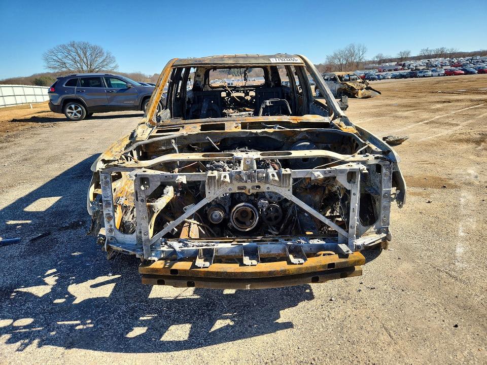 Photo 5 from auction – 2016 CHEVROLET SUBURBAN with VIN 1GNSKJKC2GR142346