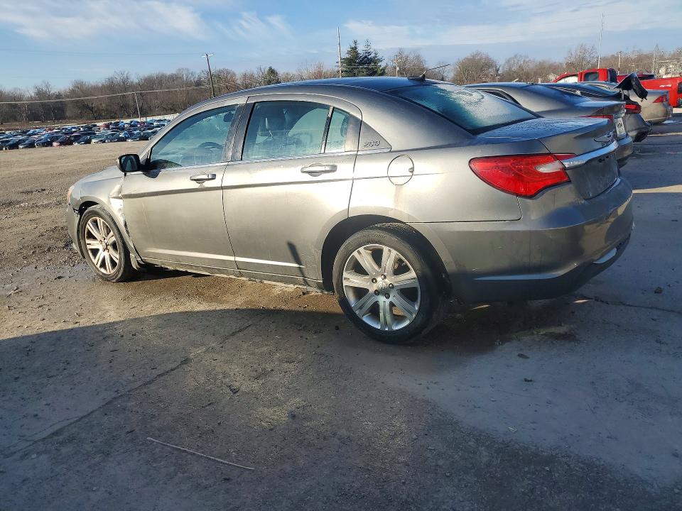 Photo 2 from auction – 2013 CHRYSLER 200 with VIN 1C3CCBBBXDN610130