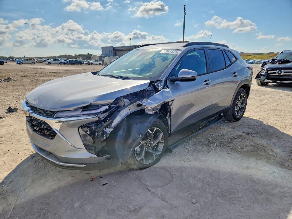 CHEVROLET TRAX 2026 with VIN KL77LHEP3TC093669 - Photo from auction
