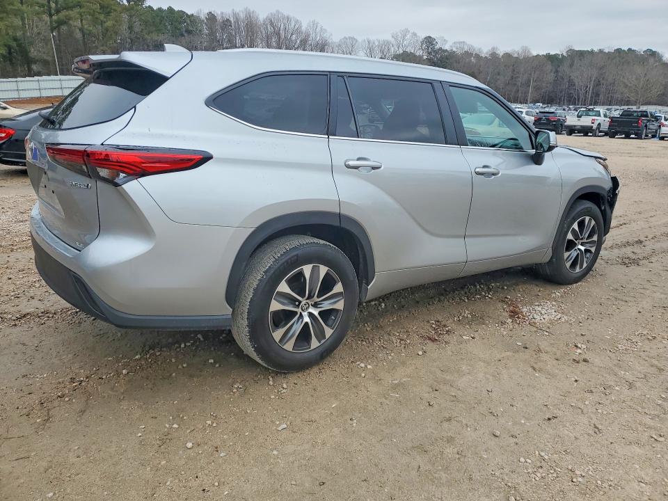 Photo 3 from auction – 2023 TOYOTA HIGHLANDER with VIN 5TDKARAH4PS019754