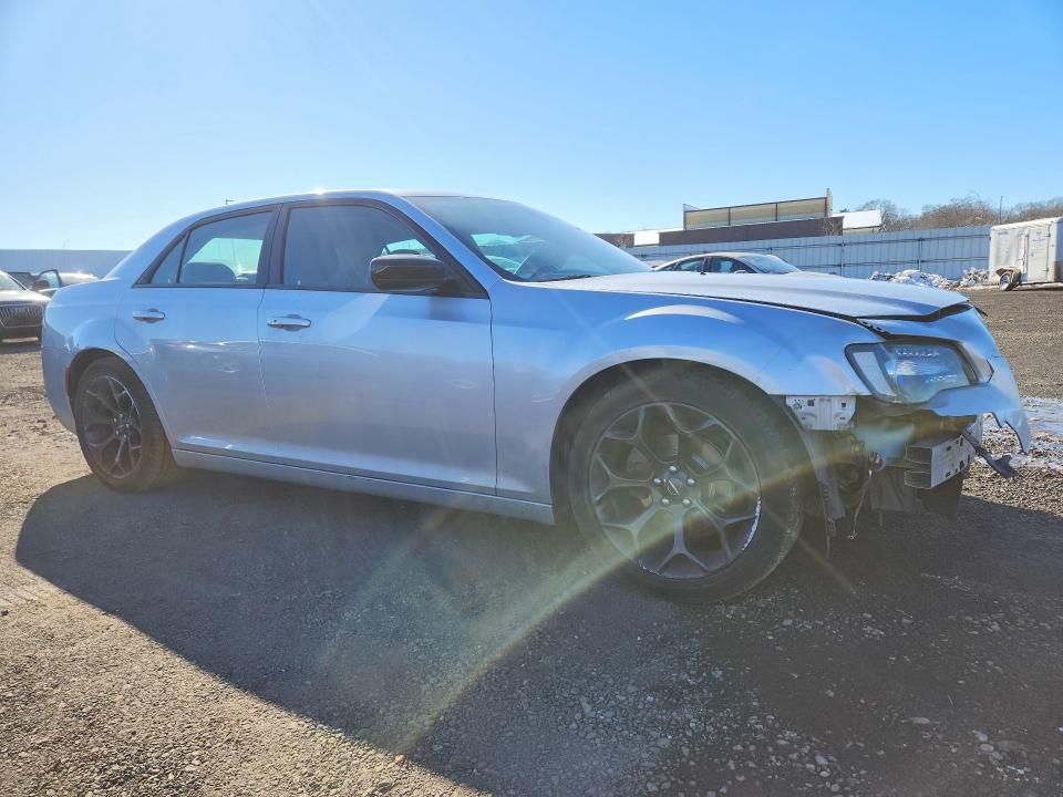 Photo 4 from auction – 2019 CHRYSLER 300 with VIN 2C3CCAAG2KH711059