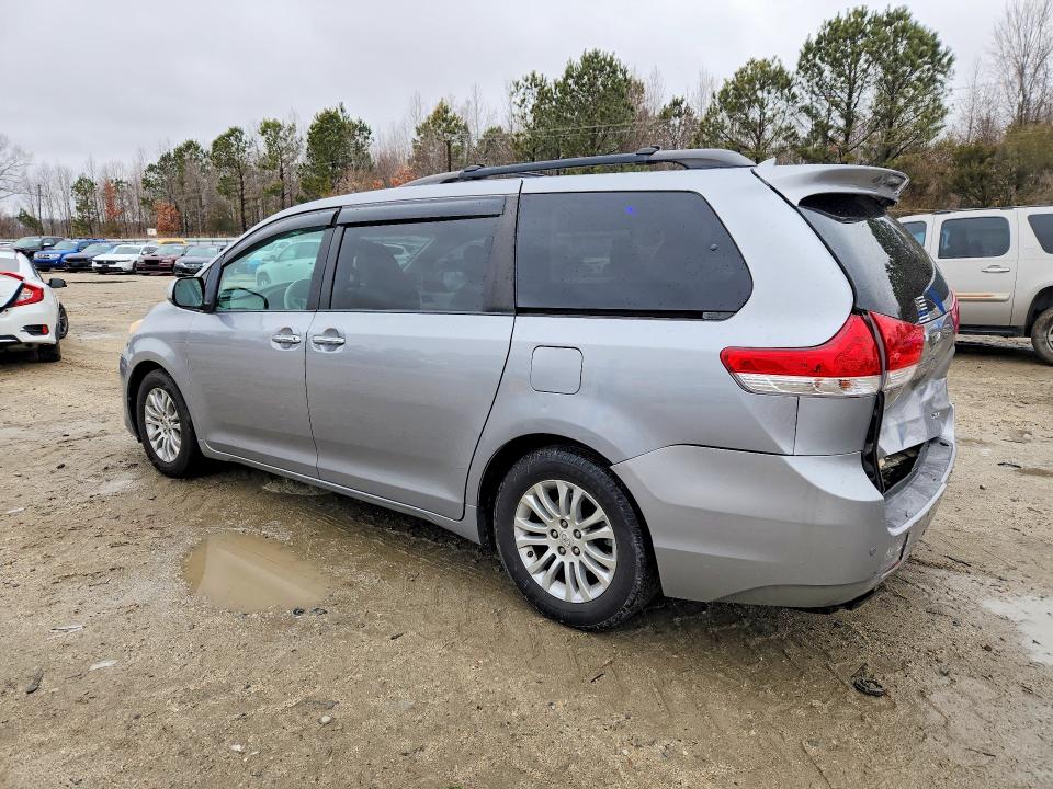 Photo 2 from auction – 2011 TOYOTA SIENNA with VIN 5TDYK3DC5BS024068