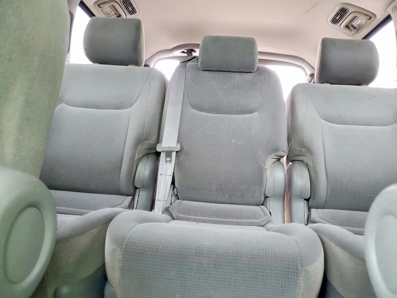 Photo 10 from auction – 2004 TOYOTA SIENNA CE with VIN 5TDZA23C24S143931