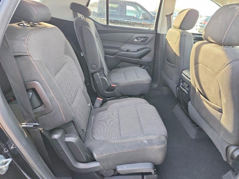 Photo 11 from auction – 2018 CHEVROLET TRAVERSE L with VIN 1GNERGKW7JJ107359