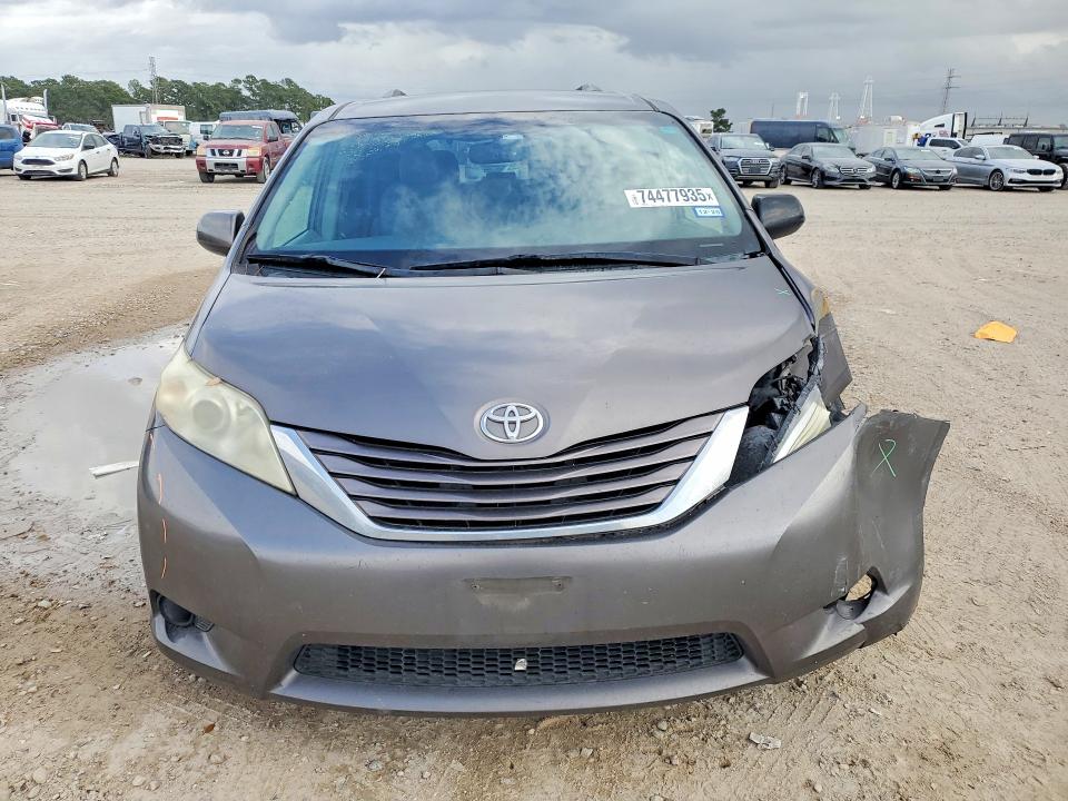 Photo 5 from auction – 2016 TOYOTA SIENNA with VIN 5TDKK3DC5GS724315