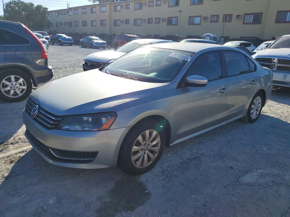 VOLKSWAGEN PASSAT S 2014 with VIN 1VWAS7A31EC094263 - Photo from auction