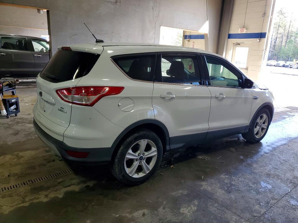 Photo 3 from auction – 2016 FORD ESCAPE with VIN 1FMCU0GX5GUA42179