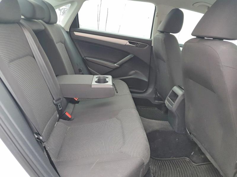 Photo 10 from auction – 2016 VOLKSWAGEN PASSAT S with VIN 1VWAT7A3XGC015687
