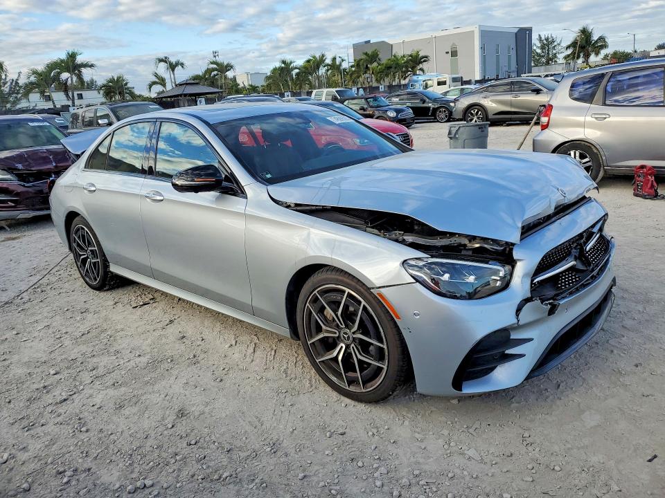 Photo 4 from auction – 2023 MERCEDES-BENZ E 350 with VIN W1KZF8DB1PB101908