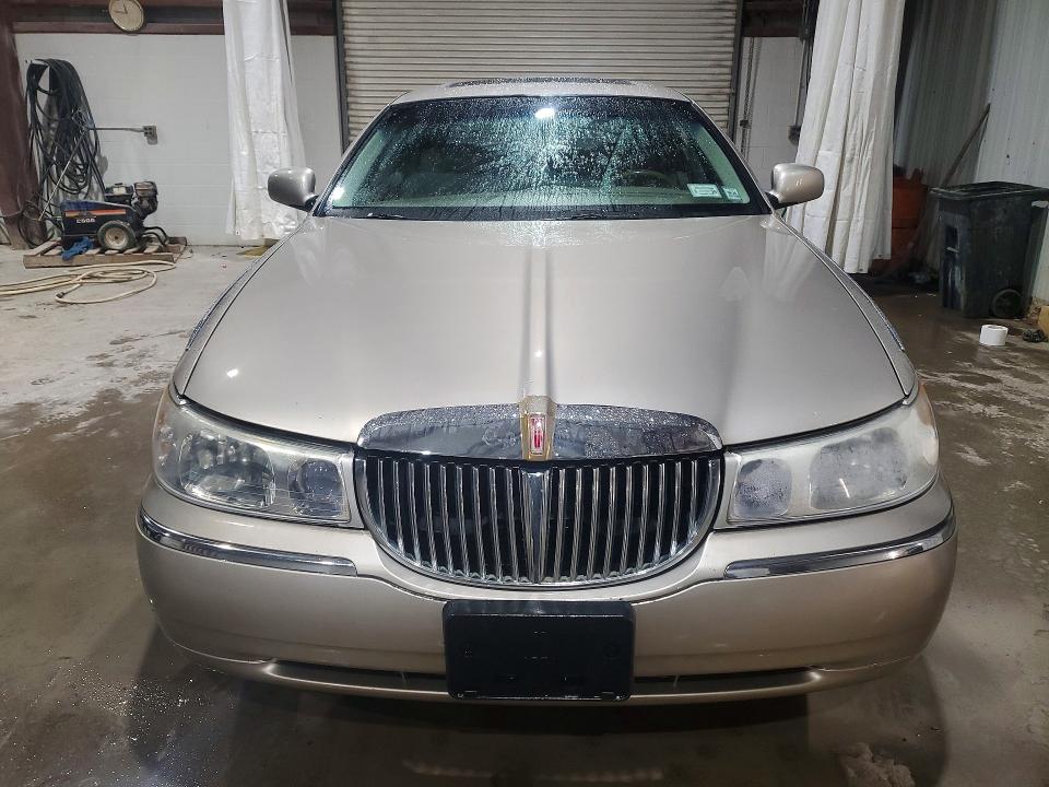 Photo 5 from auction – 2000 LINCOLN TOWN CAR with VIN 1LNHM82W3YY941071