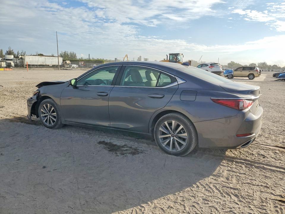 Photo 2 from auction – 2021 LEXUS ES with VIN 58ADZ1B12MU097661