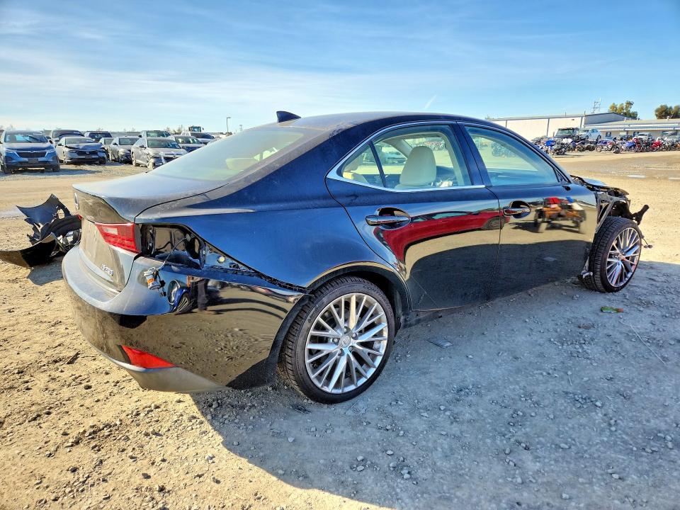 Photo 3 from auction – 2014 LEXUS IS with VIN JTHBF1D23E5040946
