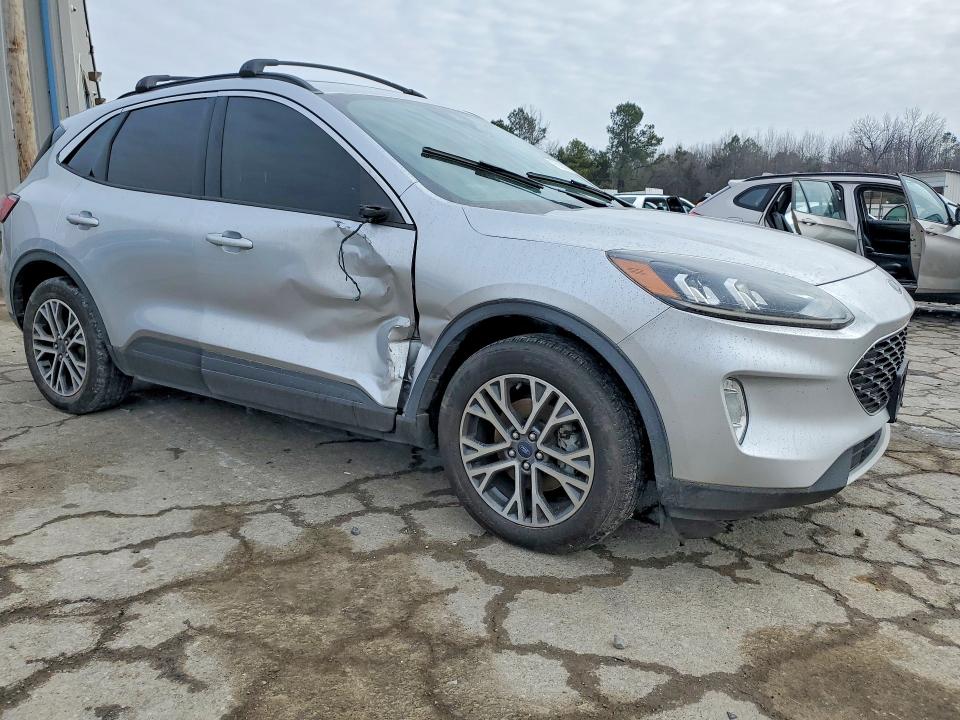 Photo 4 from auction – 2020 FORD ESCAPE with VIN 1FMCU0H69LUC27707