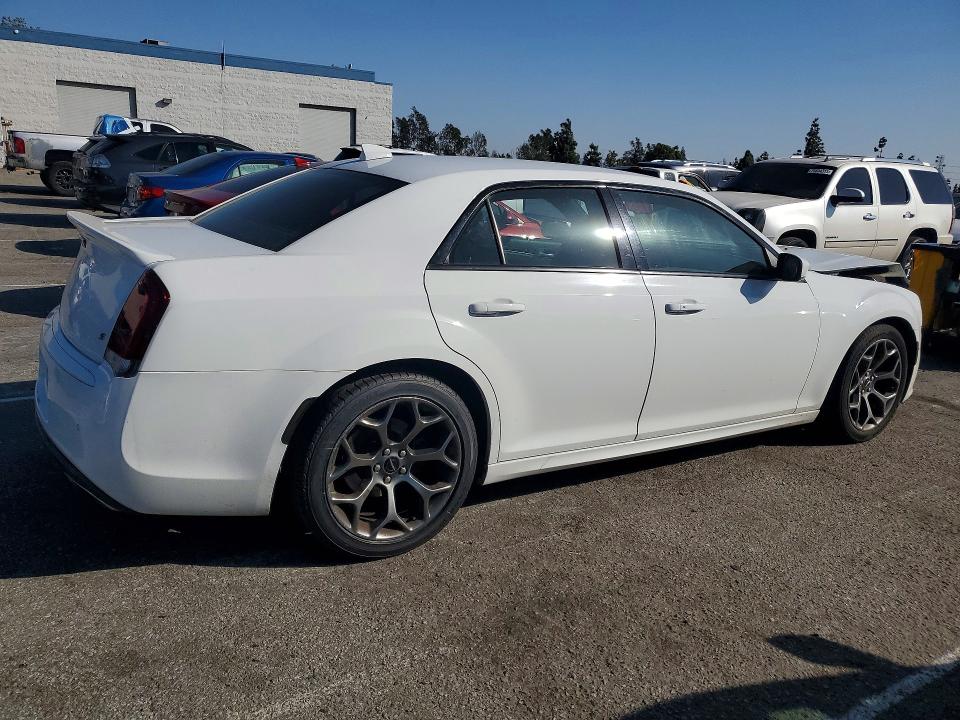 Photo 3 from auction – 2018 CHRYSLER 300 S with VIN 2C3CCABG0JH201757