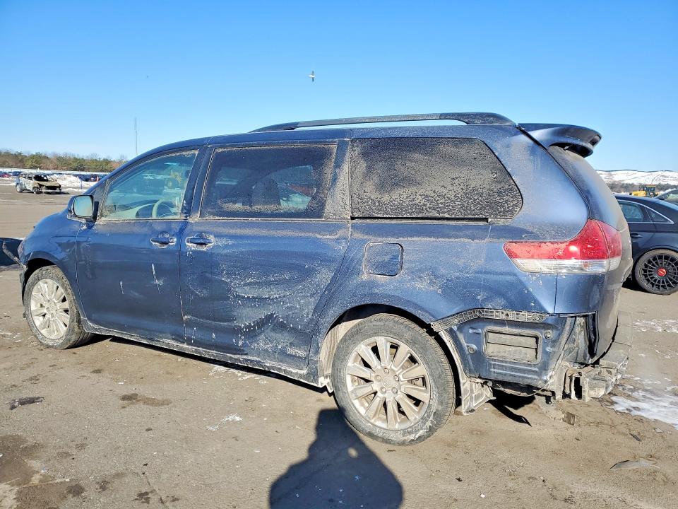 Photo 2 from auction – 2013 TOYOTA SIENNA with VIN 5TDDK3DC0DS064138